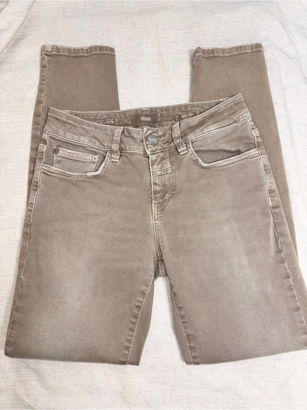 Closed 5 pocket Jean in tan #C91833
